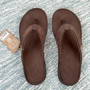 Olukai Men’s Tuahine Leather Flip Flops- Dark Wood- Size 12- New with Box
